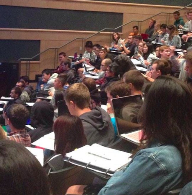 Gambar Ini Nggak Bisa Cuma Dilihat Satu Kali